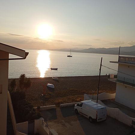 Mansarda Con Terrazzo Vista Mare Villa โอลิเวริ ภายนอก รูปภาพ