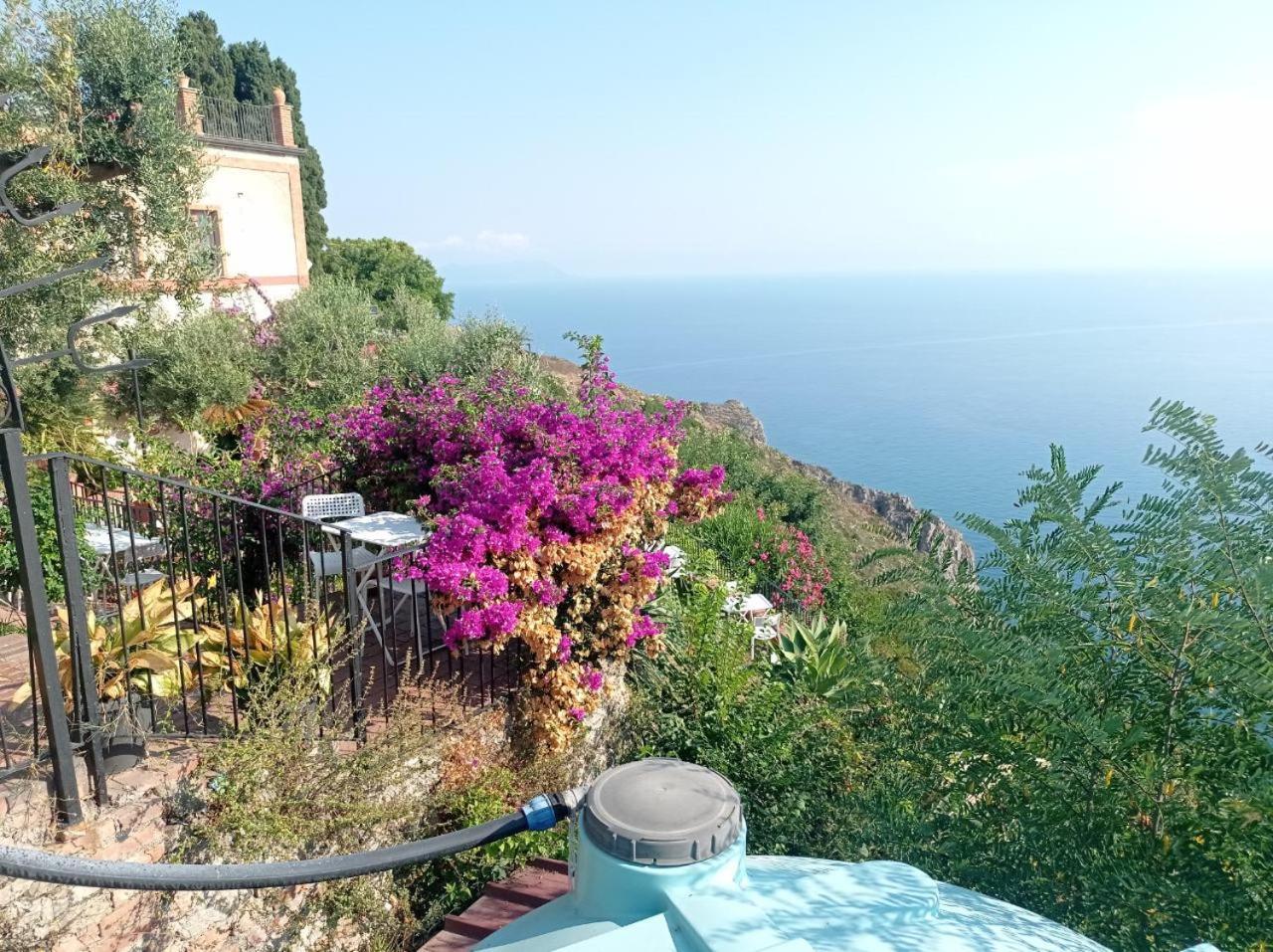 Mansarda Con Terrazzo Vista Mare Villa โอลิเวริ ภายนอก รูปภาพ