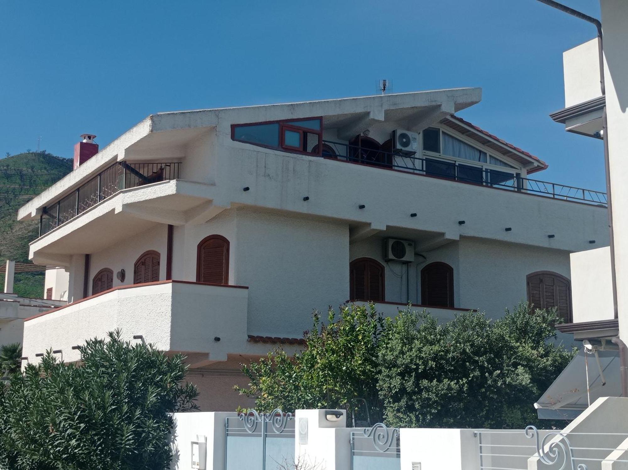 Mansarda Con Terrazzo Vista Mare Villa โอลิเวริ ภายนอก รูปภาพ